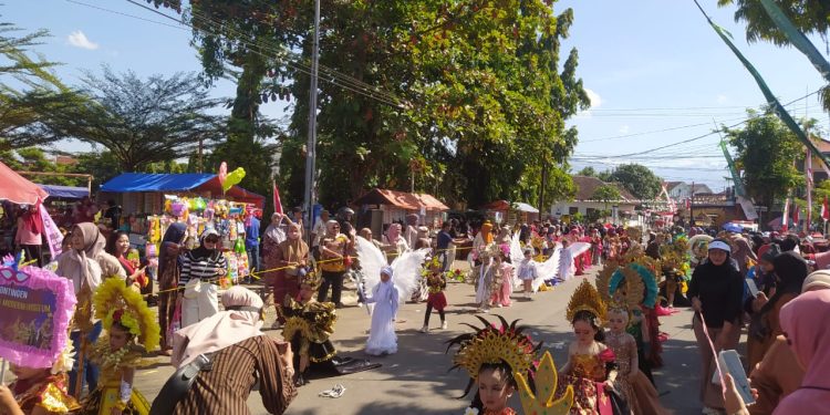 TK & PAUD Rambipuji Tumpah Ruah di Carnaval Budaya, Orang Tua Ikut Ngibing, Penonton Membludak!