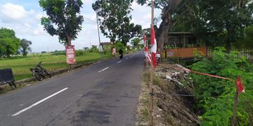 HATI-HATI! Jalan Delanggu–Juwiring Longsor, Tapi Pemerintahnya Masih Tegak Lurus