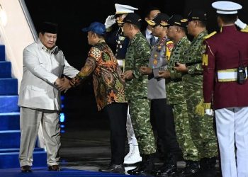 Prabowo Pulang dari KTT APEC: Dunia Disalami, Indonesia Dipeluk Lagi!