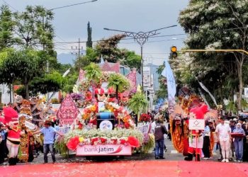 Gaung Batu Art Flower Carnival Masih Terasa: Bunga Dipetik, Mobil Cacat, Rakyat Bahagia, Petani Untung!