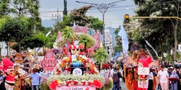Gaung Batu Art Flower Carnival Masih Terasa: Bunga Dipetik, Mobil Cacat, Rakyat Bahagia, Petani Untung!