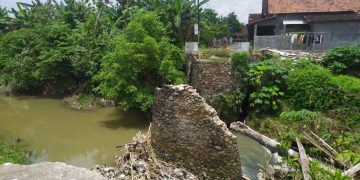 Jembatan Babadan Ambruk: Air Datang Bukan Bawa Hoki, Tapi Bawa Ngeri!