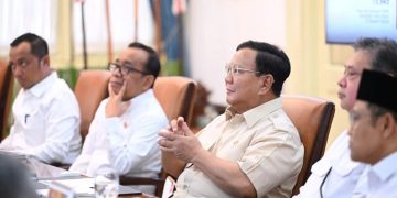 Prabowo Gelar Rapat di Istana: Bahas Cara Potong Rantai Kemiskinan, Bukan Rantai Motor!
