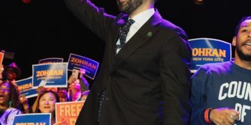 Amerika Capek Ketawa: Demokrat Menang, Sirkus Politik Ditutup Dulu!