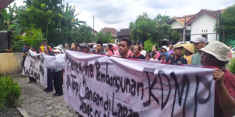 Warga Srebegan “Ngamuk Santai”, Tolak Lapangan Jadi Gerai KDMP: “Main Bola Aja Masih Butuh Napas, Mosok Disuruh Belanja di Situ?”