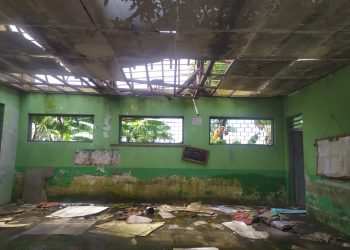 Atap Sekolah Ambrol, Masa Depan Juga Ikut Runtuh? SDN Plosowangi 02 Menunggu Keajaiban Anggaran