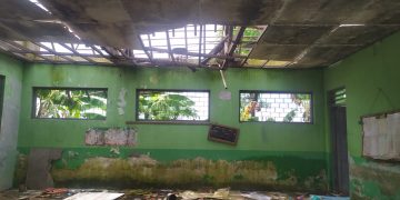 Atap Sekolah Ambrol, Masa Depan Juga Ikut Runtuh? SDN Plosowangi 02 Menunggu Keajaiban Anggaran